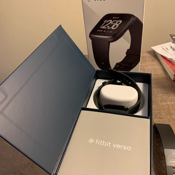 Fitbit Versa - Picture 4 of 8